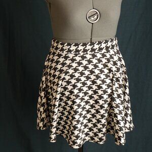 Black and white skirt size XL